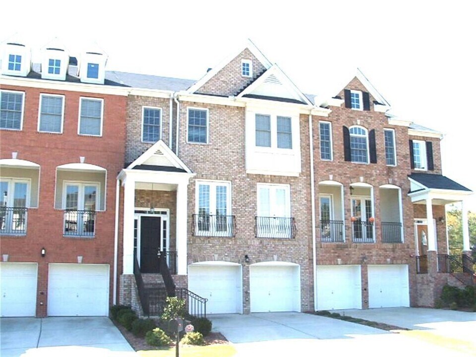 3002 Montclair Cir SE in Smyrna, GA - Building Photo
