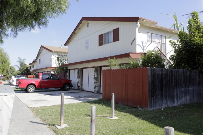 2201-2209 S Center St in Santa Ana, CA - Building Photo - Building Photo