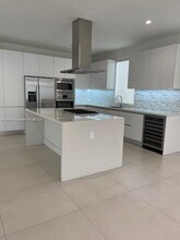 7515 NW 97th Ct in Doral, FL - Building Photo - Building Photo