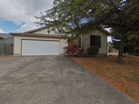 1128 NE Conser Pl in Corvallis, OR - Building Photo