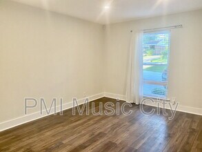 2126B Burns St in Nashville, TN - Building Photo - Building Photo