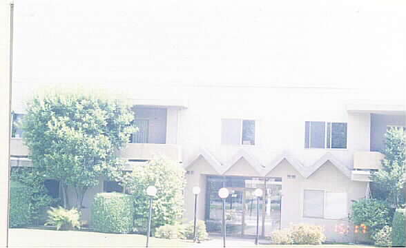 760 W Huntington Dr in Arcadia, CA - Building Photo