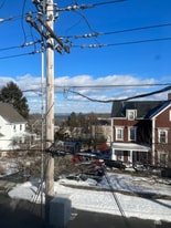 27 Division St in East Greenwich, RI - Building Photo