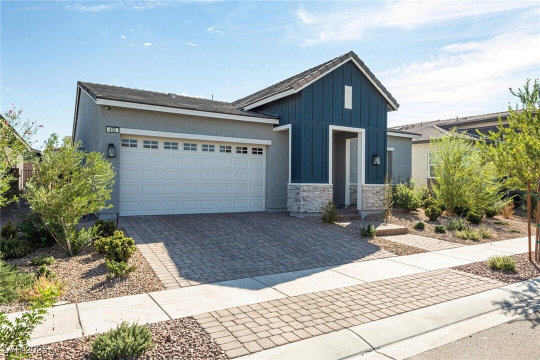 832 Canonbury St in Henderson, NV - Building Photo