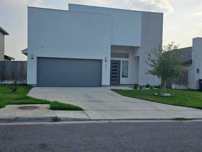 5412 Capilla St in Laredo, TX - Building Photo - Building Photo
