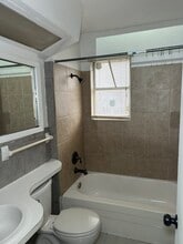 7921 Millstone Dr in Dallas, TX - Foto de edificio - Building Photo
