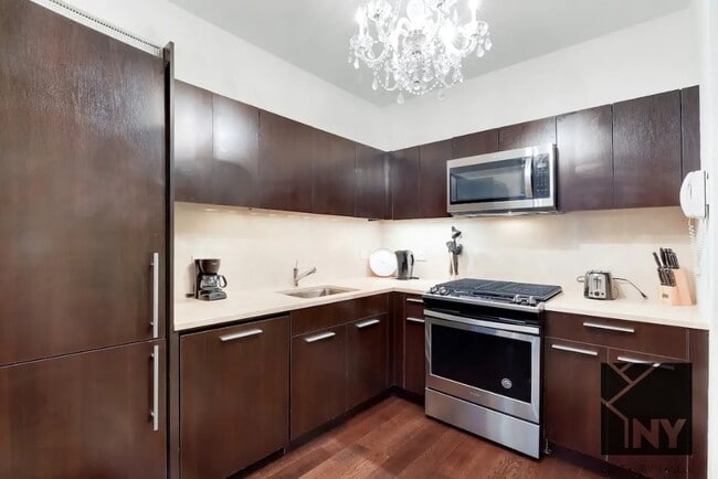 128 Water St in New York, NY - Foto de edificio - Building Photo