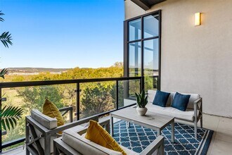 5921 Hiline Rd in Austin, TX - Foto de edificio - Building Photo