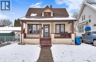 3484 Peter St in Windsor, ON - Building Photo