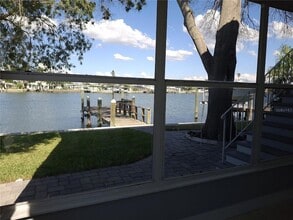 11355 3rd St E, Unit 2 in Treasure Island, FL - Foto de edificio - Building Photo
