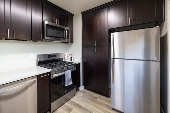 Ladera Townhouse in Los Angeles, CA - Building Photo - Interior Photo