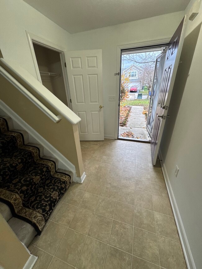 2395 Maple Hedge Way in Columbus, OH - Building Photo - Building Photo