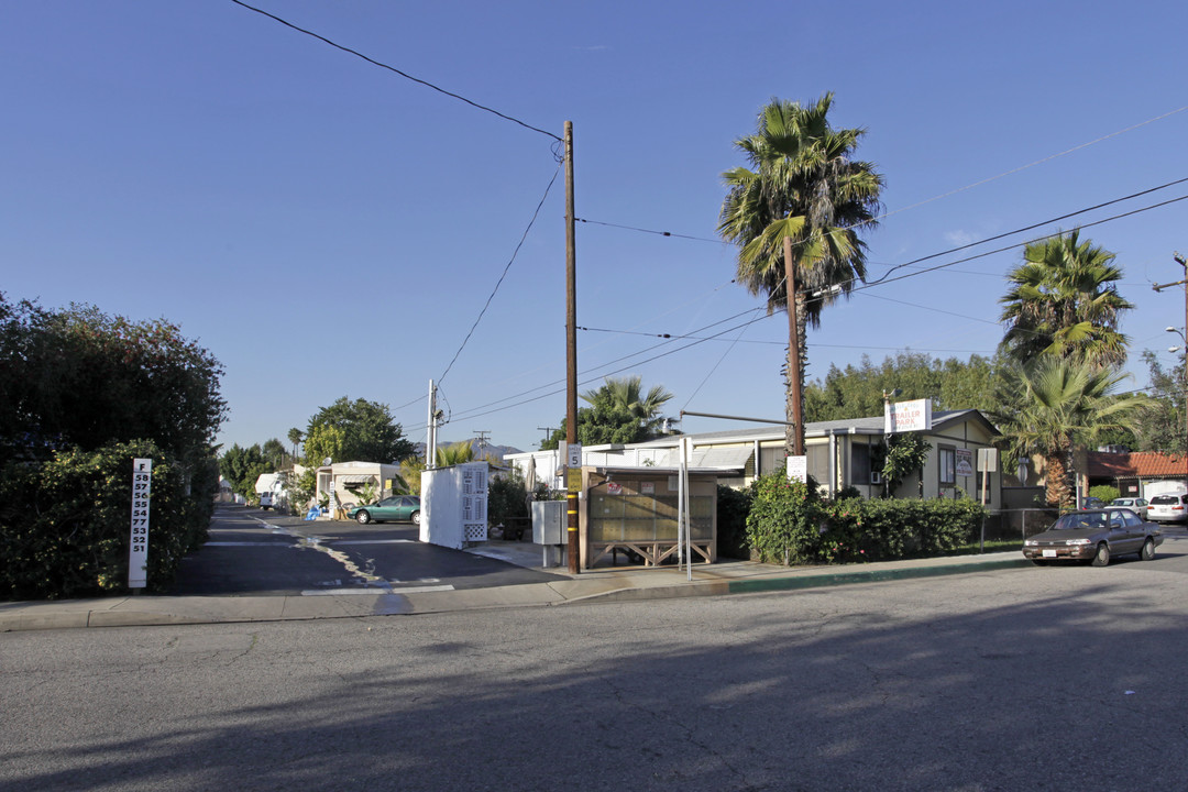 Orange Grove Trailer Park in San Fernando, CA - Foto de edificio