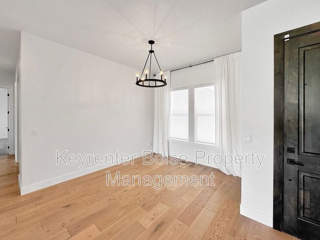 5298 W Parkridge Dr in Boise, ID - Building Photo - Building Photo