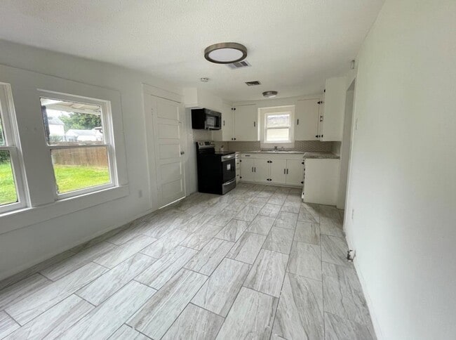 508 Davis St in Wharton, TX - Building Photo - Building Photo