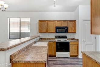 17228 W Elm St in Surprise, AZ - Building Photo - Building Photo