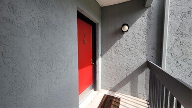 415 NW 39th Rd, Unit E in Gainesville, FL - Building Photo - Building Photo