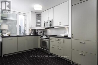 388 Richmond St W in Toronto, ON - Building Photo - Building Photo