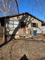 2222 Brown St in Alton, IL - Building Photo