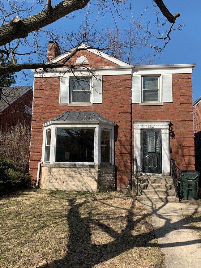 6614 N Trumbull Ave Rentals in Lincolnwood, IL