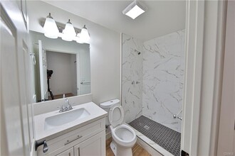 210 Belmont Ave in Los Angeles, CA - Building Photo - Interior Photo