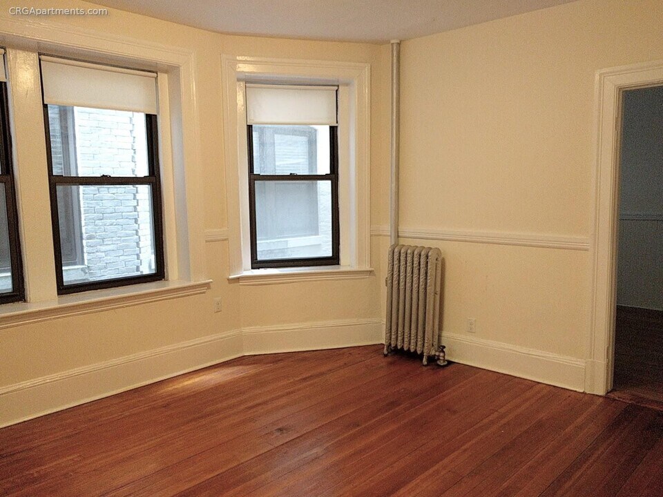 880 Massachusetts Ave, Unit 08 in Cambridge, MA - Building Photo