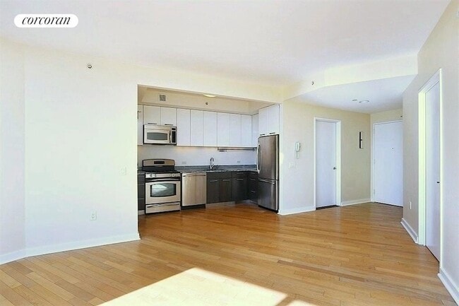 230 Ashland Pl, Unit 25B in Brooklyn, NY - Building Photo - Building Photo