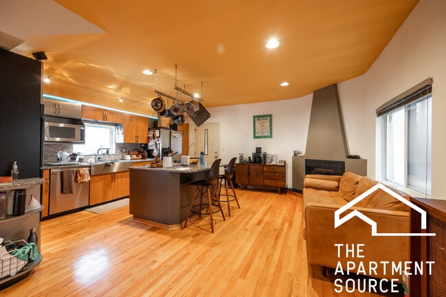 1224 W Augusta Blvd, Unit 3 in Chicago, IL - Building Photo - Building Photo