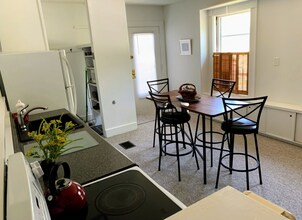 15 Huron Ave, Unit Rear in Cambridge, MA - Building Photo - Building Photo