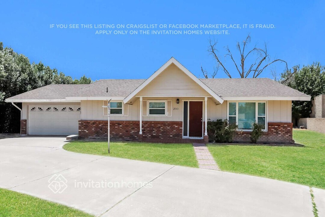 200 N Miller St in Mesa, AZ - Building Photo