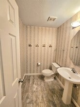 31 Crest Gate in Houston, TX - Building Photo - Building Photo