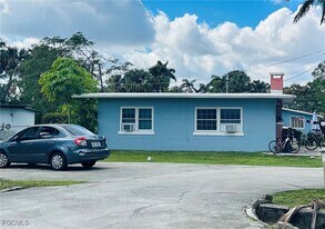 4465 Birmingham St in Ft. Myers, FL - Building Photo