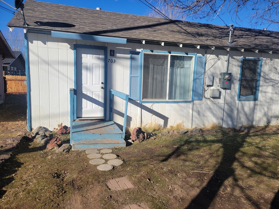 703-707 N East D St in Alturas, CA - Building Photo