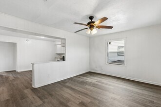 2326 28th Ave N in Texas City, TX - Building Photo - Building Photo