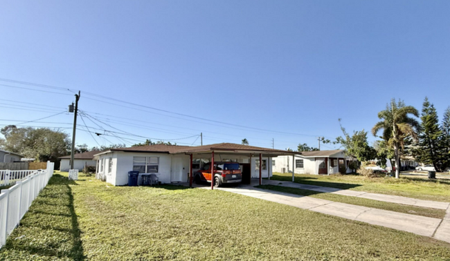 4410 19th St Cir W in Bradenton, FL - Building Photo - Building Photo