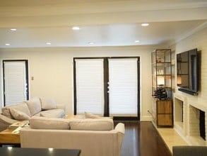 5930 Sandhurst Ln, Unit #218 Tuscany in Dallas, TX - Building Photo - Building Photo