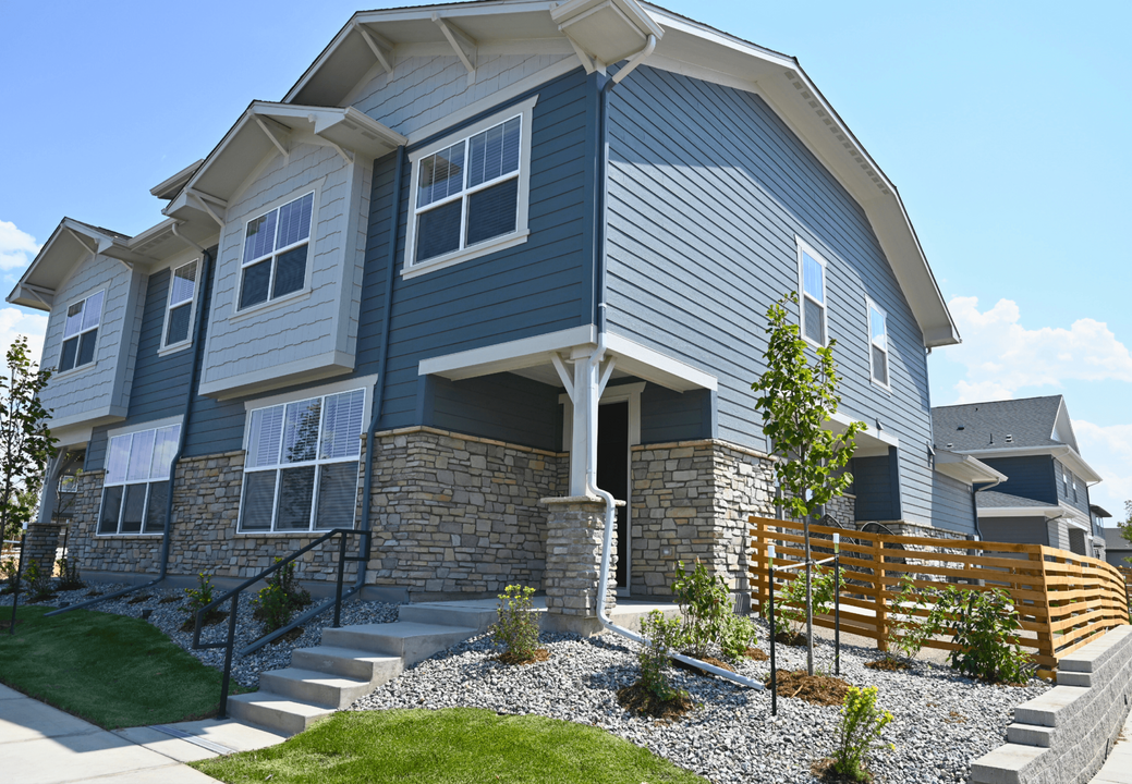 Canvas at Prairie Center in Brighton, CO - Foto de edificio