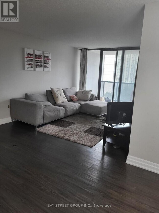 17 Knightsbridge Rd in Brampton, ON - Building Photo - Building Photo