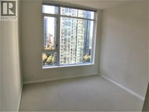 1211 Melville St in Vancouver, BC - Building Photo - Building Photo