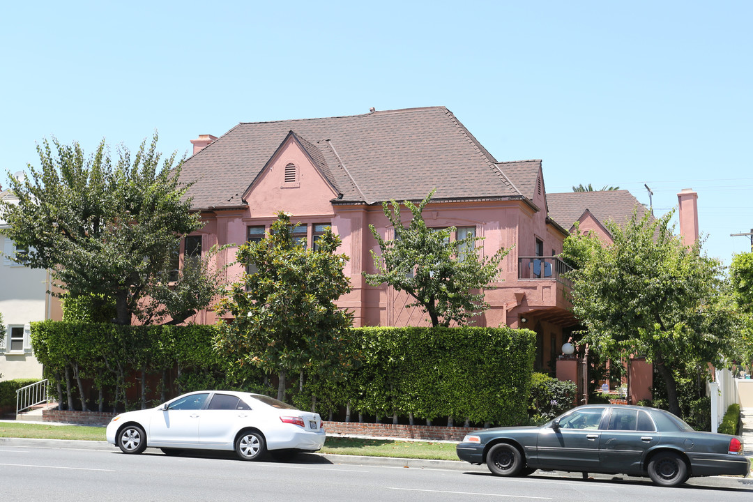 9517 W Olympic Blvd in Beverly Hills, CA - Building Photo