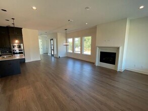 137 Limestone Dr in Georgetown, TX - Foto de edificio - Building Photo