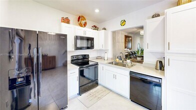 545 NE 5th St in Florida City, FL - Building Photo - Building Photo