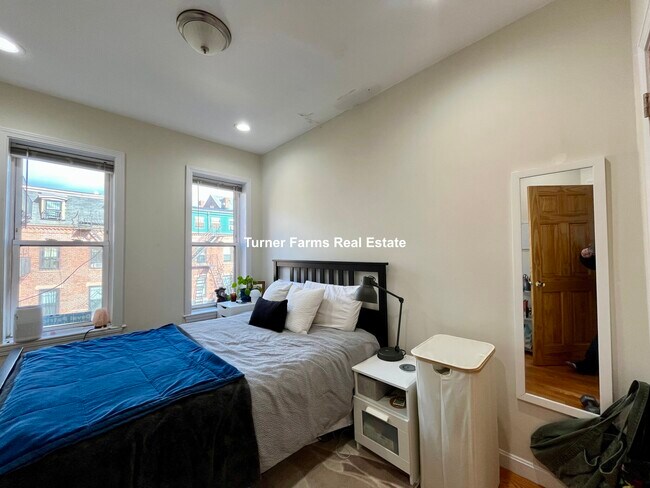 179 Northampton St, Unit 4 in Boston, MA - Foto de edificio - Building Photo