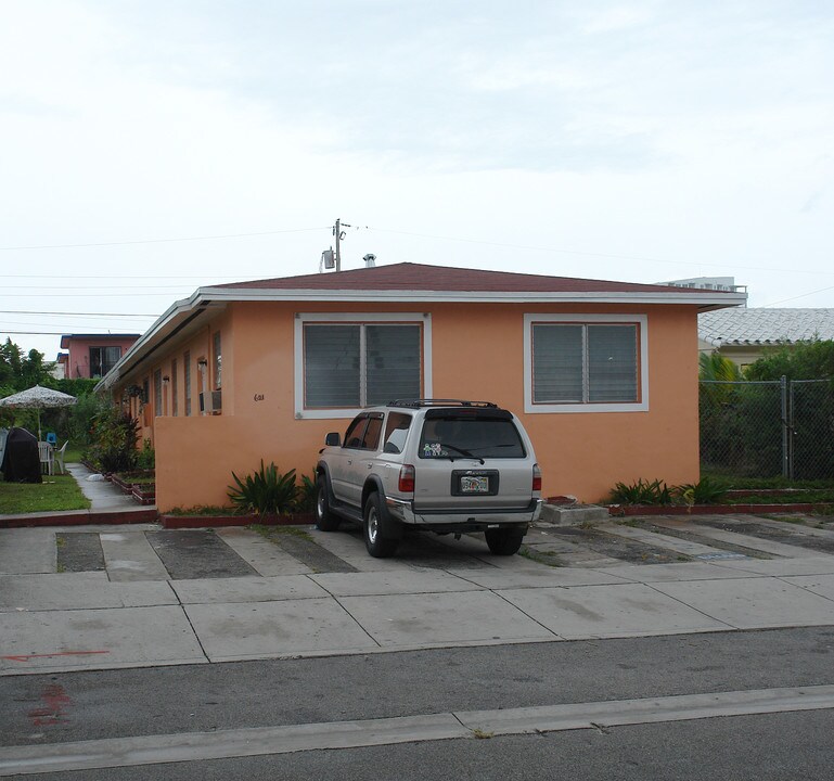 621 SW 5th St in Miami, FL - Building Photo