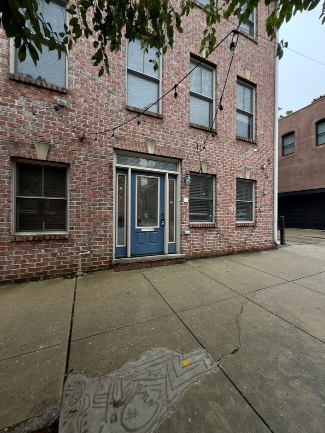 property at 902 S Linwood Ave
