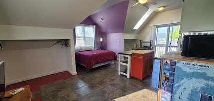 323 W Twelfth St in Traverse City, MI - Building Photo - Building Photo