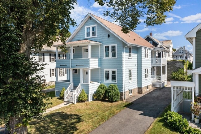 property at 125 Redlands Rd