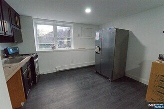 401 Undercliff Ave, Unit B in Edgewater, NJ - Building Photo - Building Photo