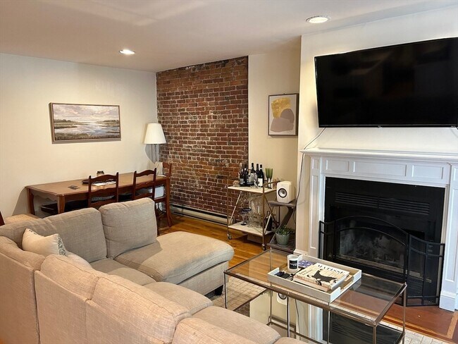 74 E Brookline St, Unit 1 in Boston, MA - Building Photo - Building Photo