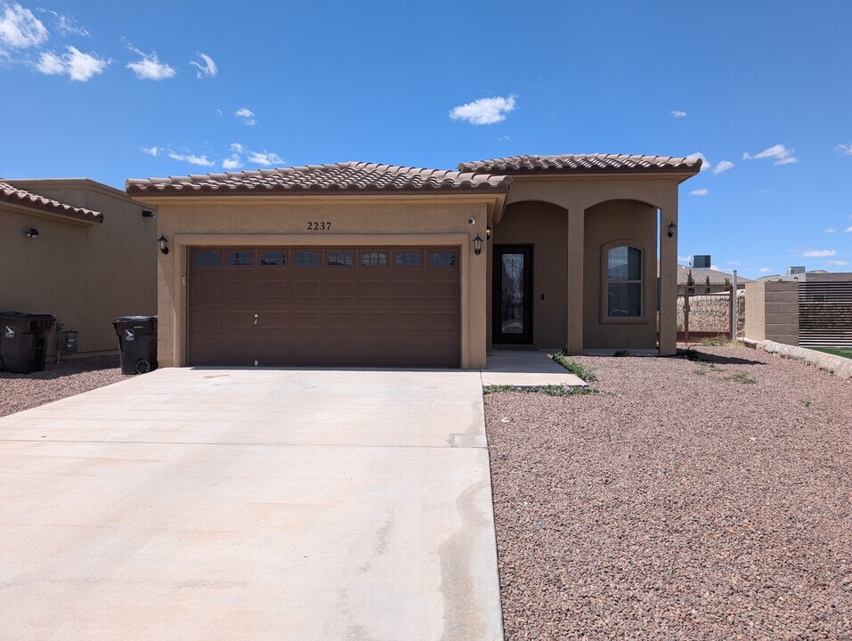 2237 Boy Scout Ct in Sunland Park, NM - Building Photo